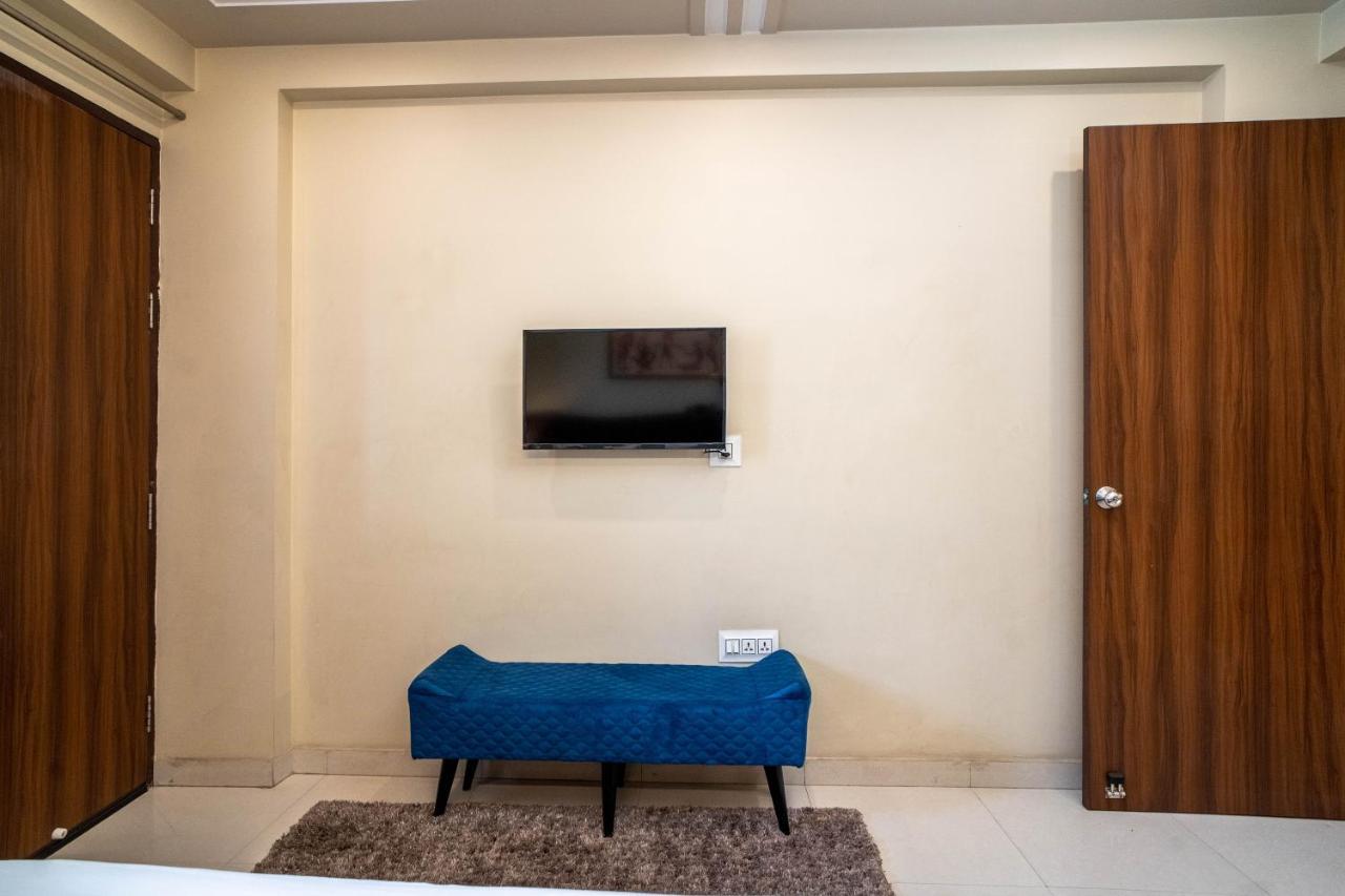The Lodgers 2 Bhk Serviced Apartment Infront Of Artemis Hospital グルガウン エクステリア 写真