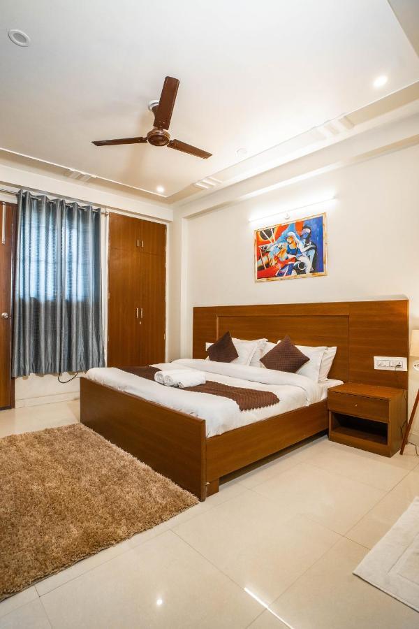 The Lodgers 2 Bhk Serviced Apartment Infront Of Artemis Hospital グルガウン エクステリア 写真