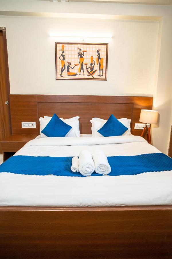 The Lodgers 2 Bhk Serviced Apartment Infront Of Artemis Hospital グルガウン エクステリア 写真