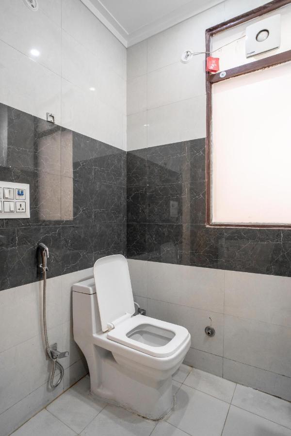 The Lodgers 2 Bhk Serviced Apartment Infront Of Artemis Hospital グルガウン エクステリア 写真