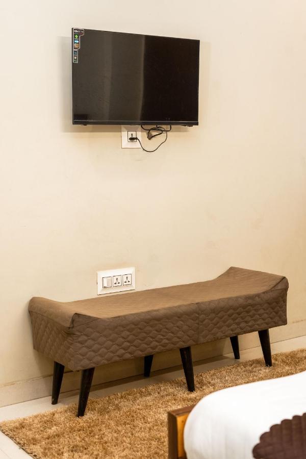 The Lodgers 2 Bhk Serviced Apartment Infront Of Artemis Hospital グルガウン エクステリア 写真