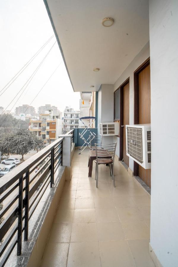 The Lodgers 2 Bhk Serviced Apartment Infront Of Artemis Hospital グルガウン エクステリア 写真
