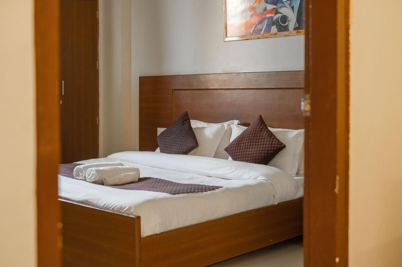 The Lodgers 2 Bhk Serviced Apartment Infront Of Artemis Hospital グルガウン エクステリア 写真