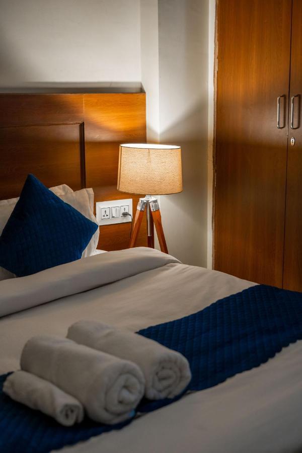 The Lodgers 2 Bhk Serviced Apartment Infront Of Artemis Hospital グルガウン エクステリア 写真