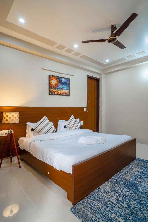 The Lodgers 2 Bhk Serviced Apartment Infront Of Artemis Hospital グルガウン エクステリア 写真