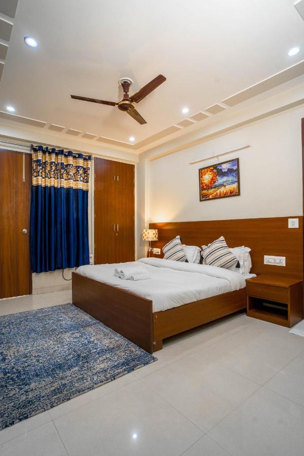 The Lodgers 2 Bhk Serviced Apartment Infront Of Artemis Hospital グルガウン エクステリア 写真