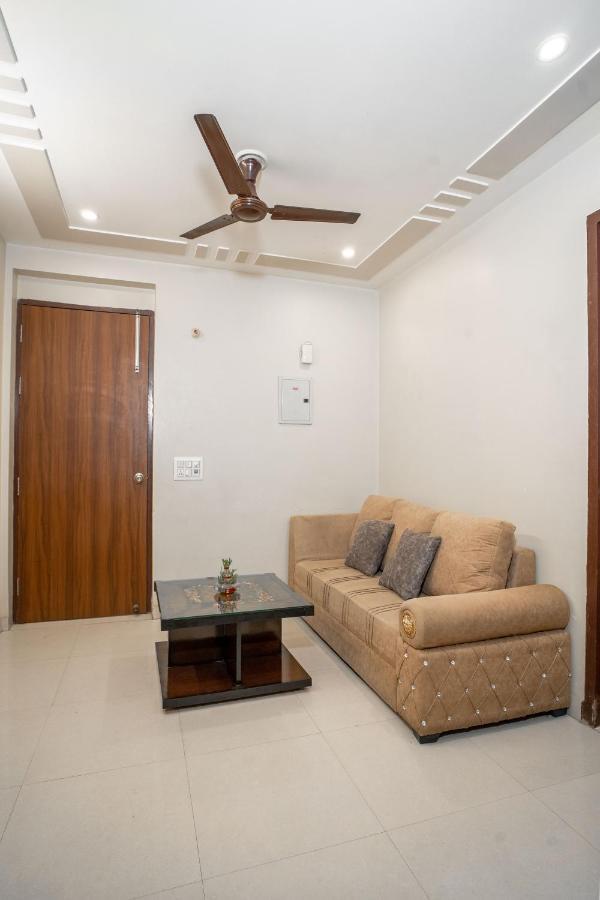 The Lodgers 2 Bhk Serviced Apartment Infront Of Artemis Hospital グルガウン エクステリア 写真