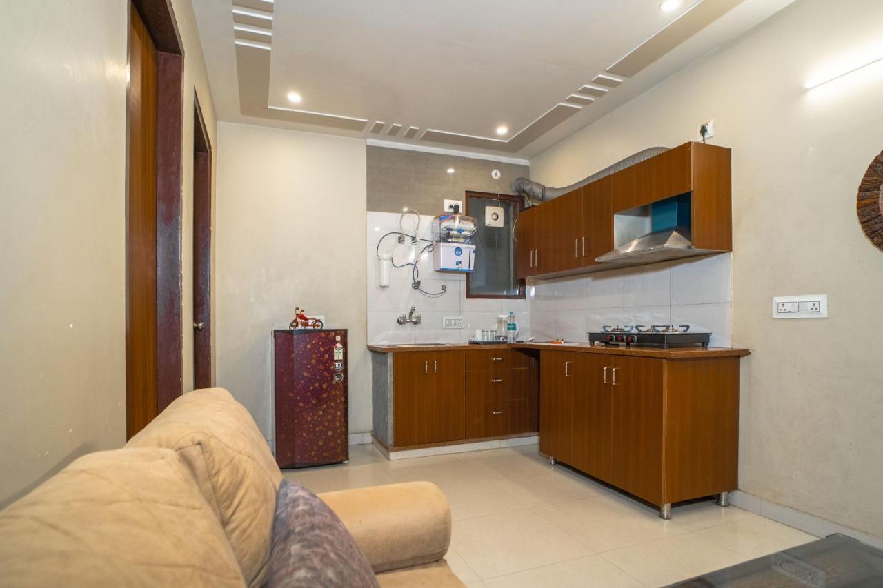 The Lodgers 2 Bhk Serviced Apartment Infront Of Artemis Hospital グルガウン エクステリア 写真