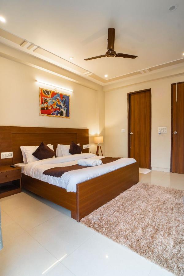 The Lodgers 2 Bhk Serviced Apartment Infront Of Artemis Hospital グルガウン エクステリア 写真