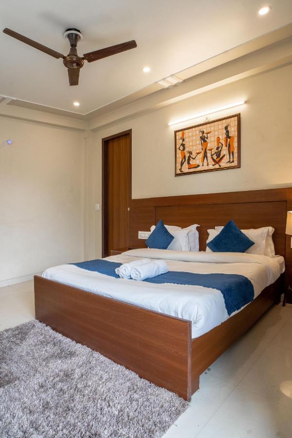The Lodgers 2 Bhk Serviced Apartment Infront Of Artemis Hospital グルガウン エクステリア 写真
