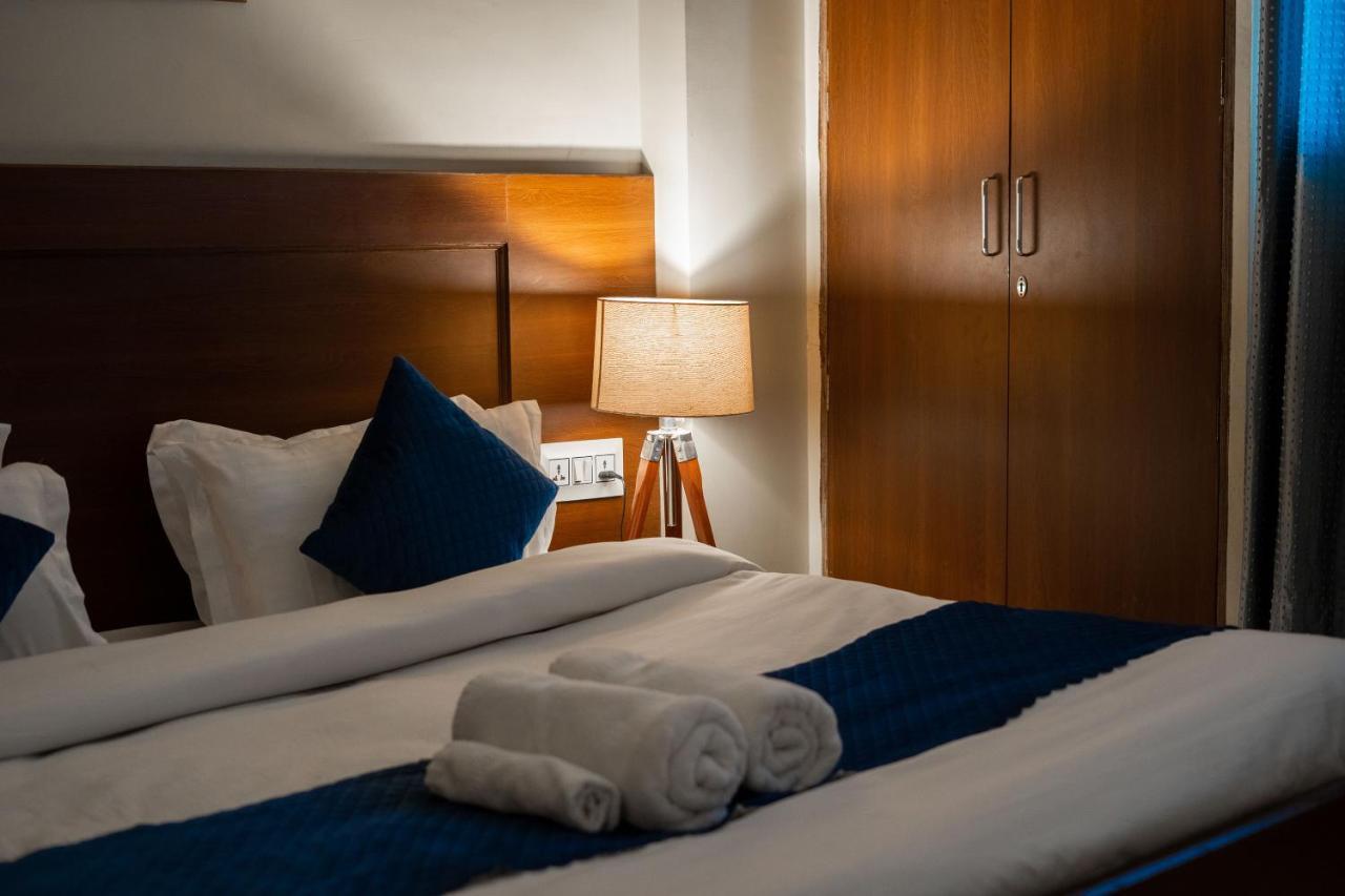 The Lodgers 2 Bhk Serviced Apartment Infront Of Artemis Hospital グルガウン エクステリア 写真