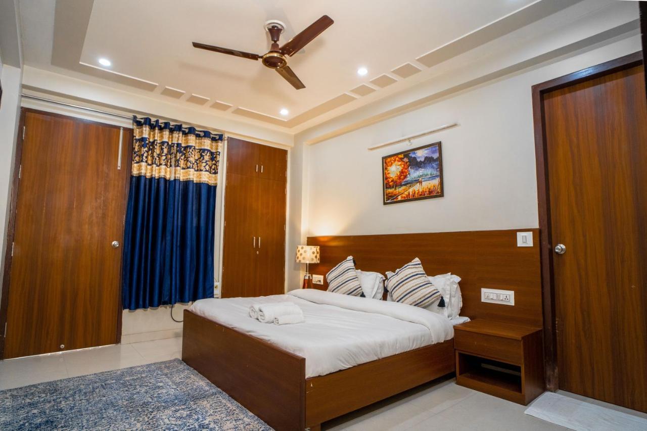 The Lodgers 2 Bhk Serviced Apartment Infront Of Artemis Hospital グルガウン エクステリア 写真