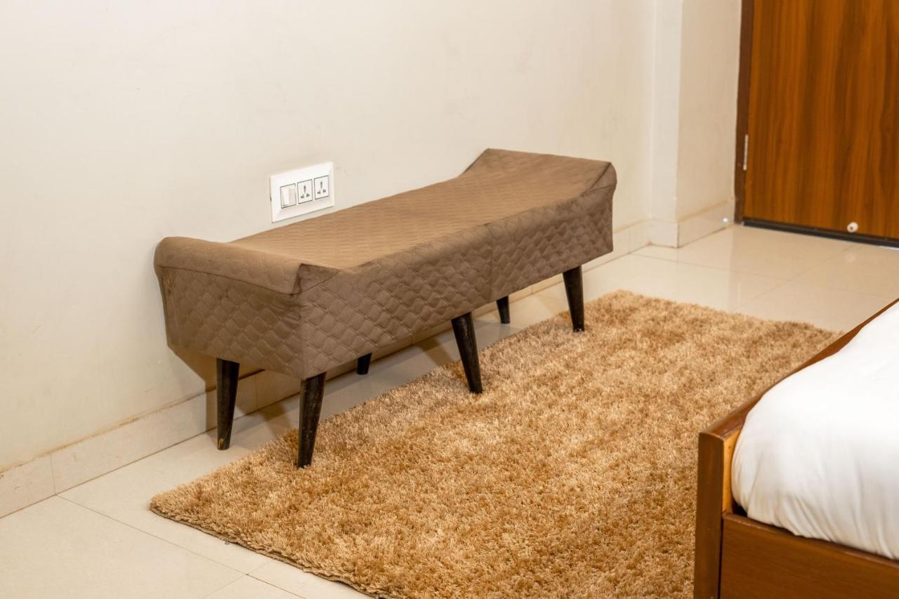 The Lodgers 2 Bhk Serviced Apartment Infront Of Artemis Hospital グルガウン エクステリア 写真