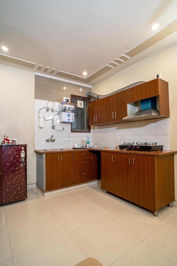 The Lodgers 2 Bhk Serviced Apartment Infront Of Artemis Hospital グルガウン エクステリア 写真