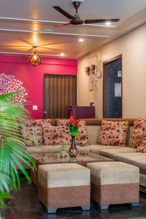 The Lodgers 2 Bhk Serviced Apartment Infront Of Artemis Hospital グルガウン エクステリア 写真