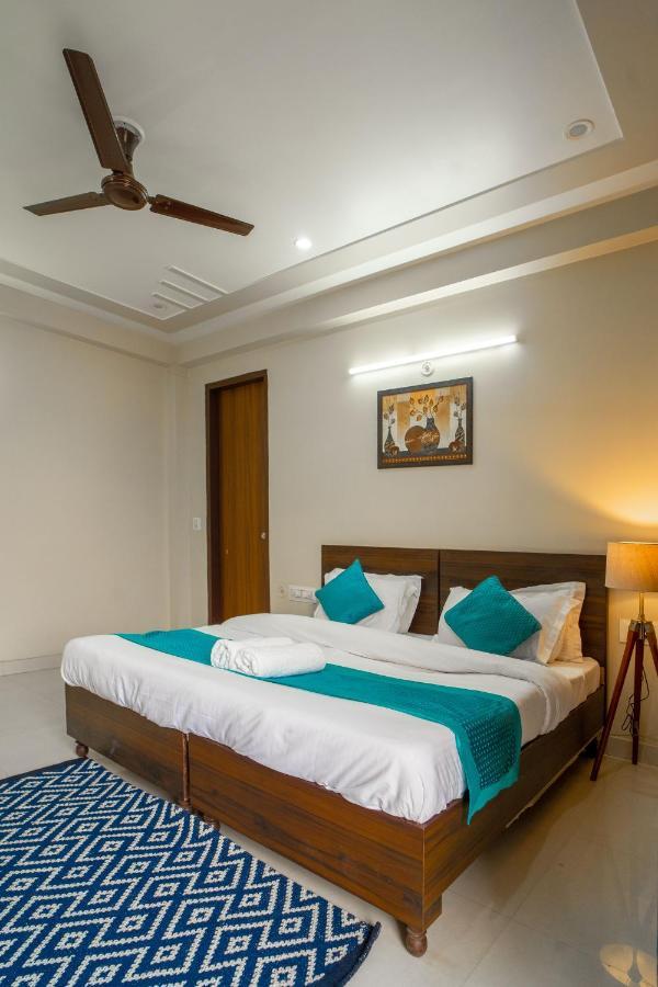 The Lodgers 2 Bhk Serviced Apartment Infront Of Artemis Hospital グルガウン エクステリア 写真
