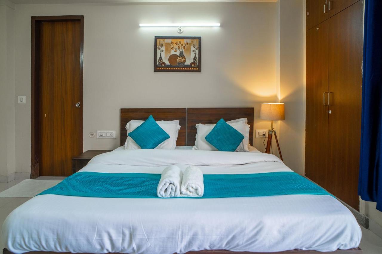 The Lodgers 2 Bhk Serviced Apartment Infront Of Artemis Hospital グルガウン エクステリア 写真