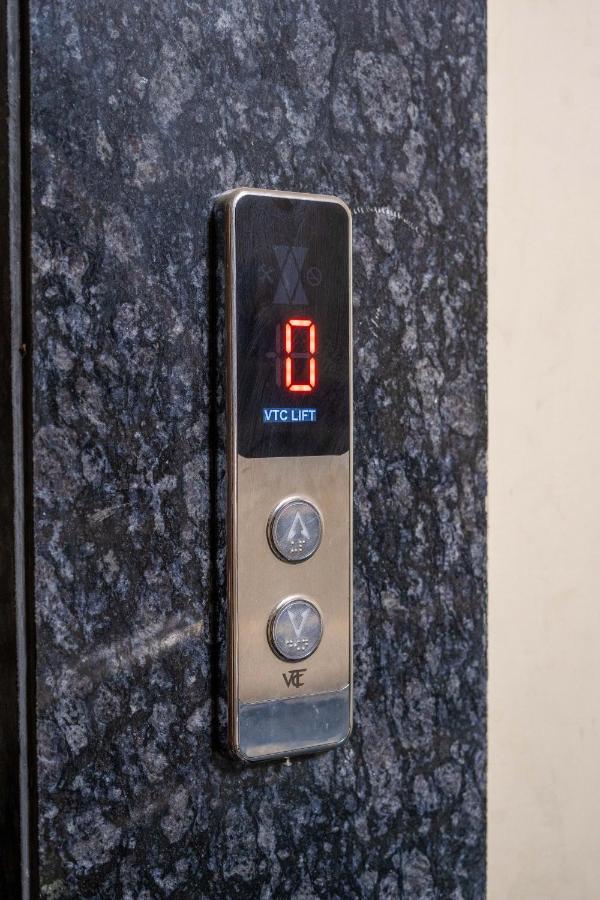 The Lodgers 2 Bhk Serviced Apartment Infront Of Artemis Hospital グルガウン エクステリア 写真