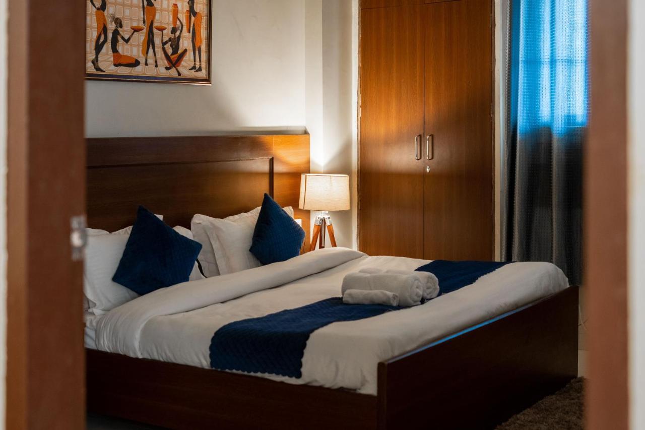 The Lodgers 2 Bhk Serviced Apartment Infront Of Artemis Hospital グルガウン エクステリア 写真