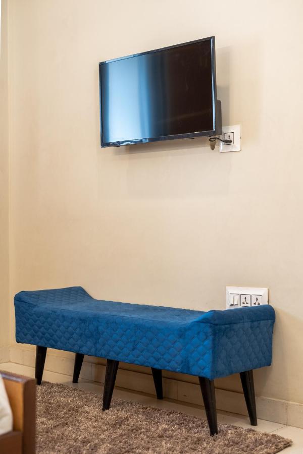 The Lodgers 2 Bhk Serviced Apartment Infront Of Artemis Hospital グルガウン エクステリア 写真