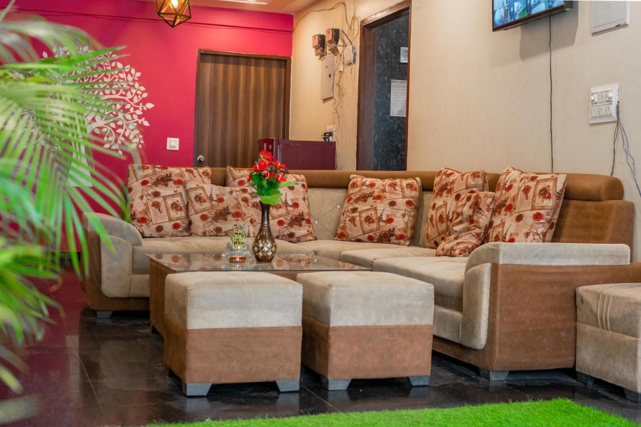 The Lodgers 2 Bhk Serviced Apartment Infront Of Artemis Hospital グルガウン エクステリア 写真